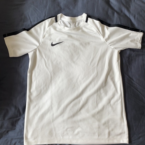 Nike Youth dry academy shirt and shorts set in Size L youth unisex BNWT - Picture 2 of 5